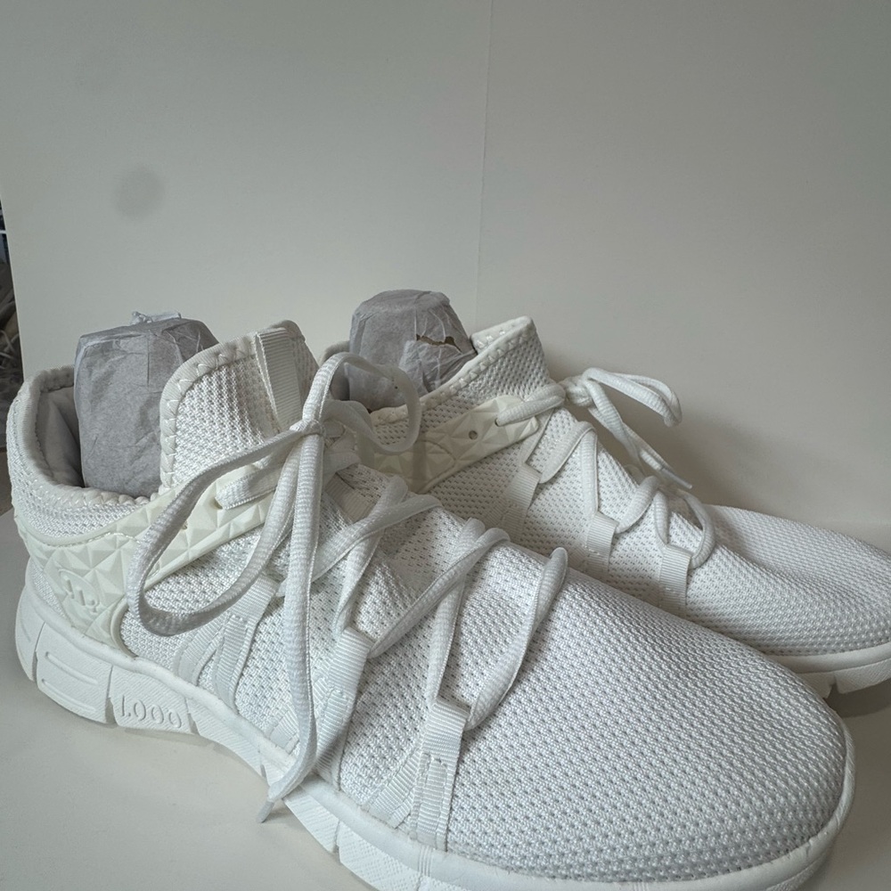 Stylish White Women's Sneakers